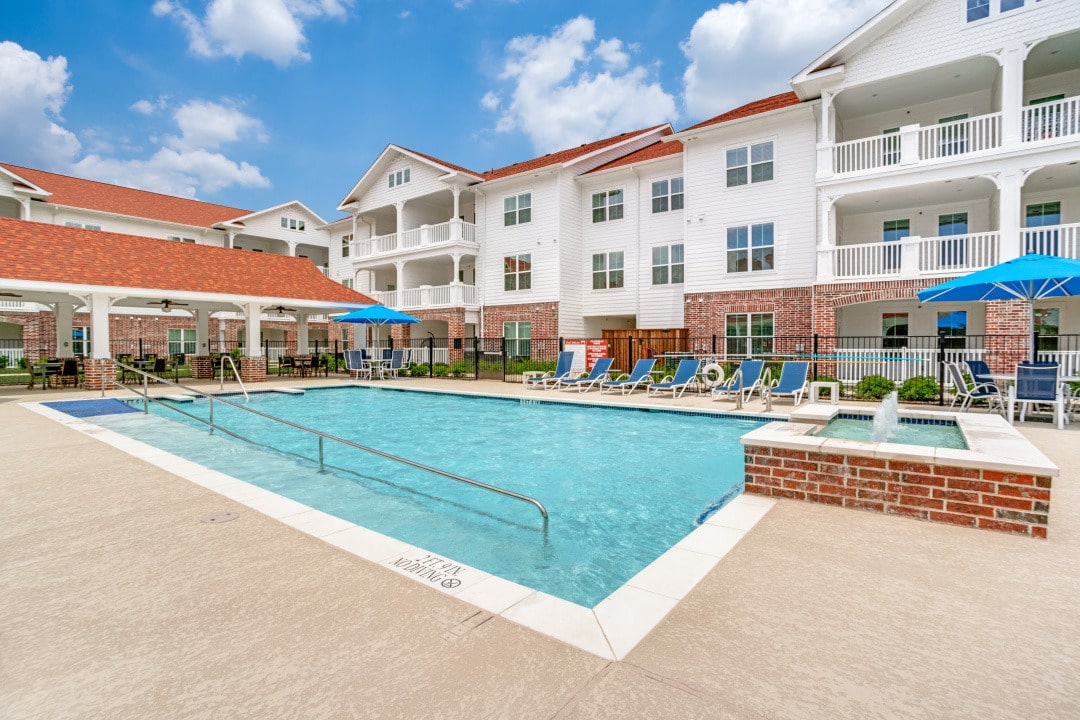 The beautiful sparkling resort-style walk-in pool at The Victoria creates a relaxing oasis in our Senior Living Community.